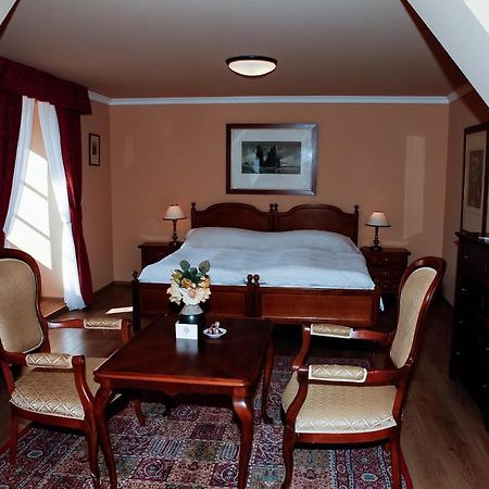 Hotel Zamek Stirin Велке-Поповице Экстерьер фото